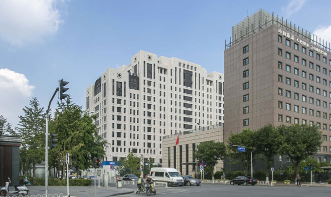 天润财富中心正门图